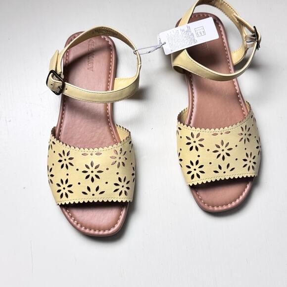 Old Navy Girl's Butter Sandals with Perforated Design and Ankle Straps Sz 4Y - Picture 3 of 11